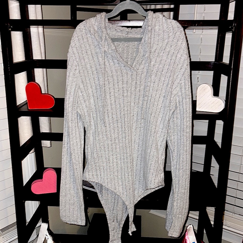 NWOT- Adorable Cozy Gray Hooded Sweater Bodysuit- lightweight and so versitile❤️